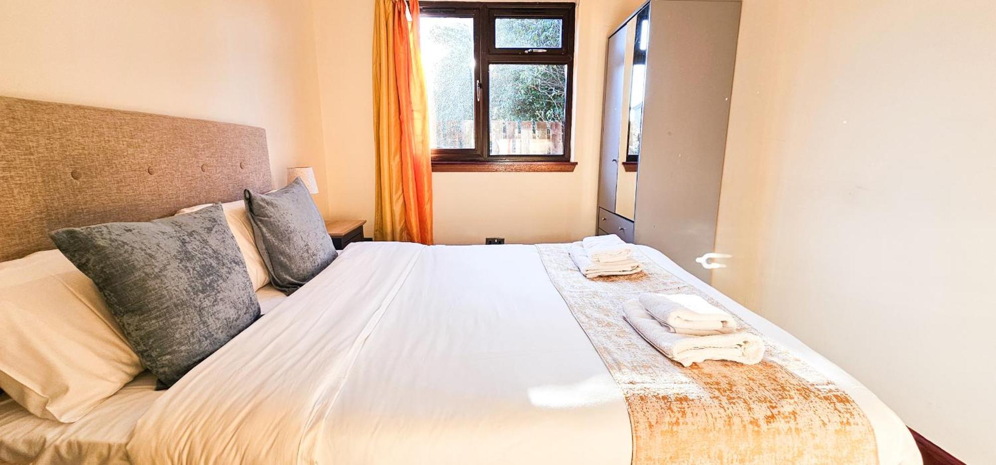 Duddingston 9 Bedroom Private House Or 9 Individual With Shared Holiday home