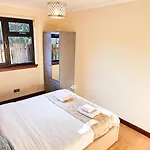 Duddingston 9 Bedroom Private House Or 9 Individual Rooms With Shared Accomodations